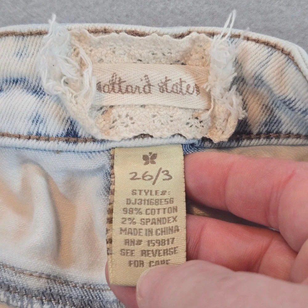 Altar'd State Denim Shorts‎ Womens 26/3 Light Acid Wash Frayed Hem Button Fly